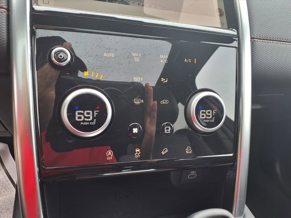 Used 2023 Land Rover Discovery Sport SE R-Dynamic image 17