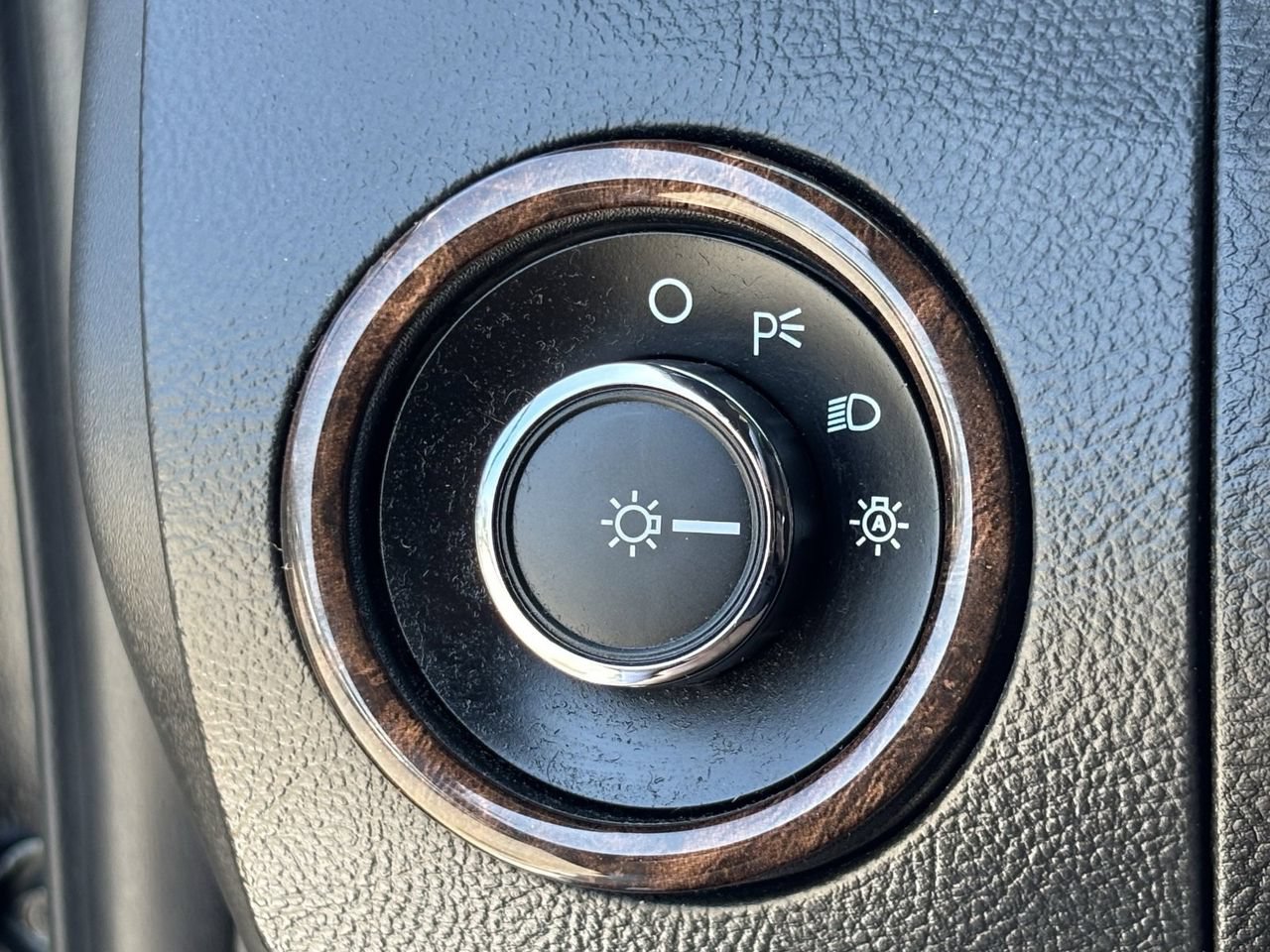 Used 2019 Ford Taurus Limited FWD image 31