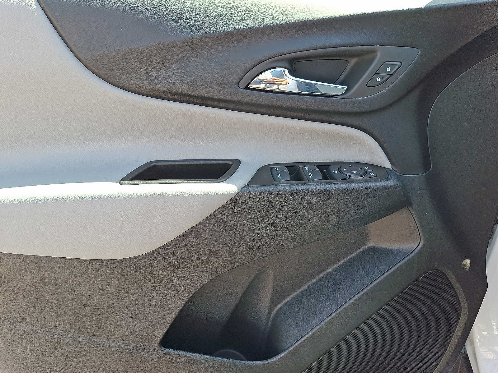 Used 2023 Chevrolet Equinox LS AWD/4WD image 13