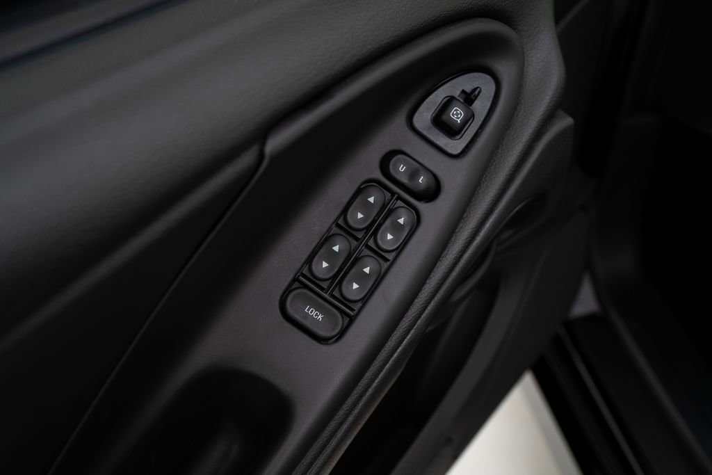 Used 2004 Ford Mustang Cobra RWD image 17