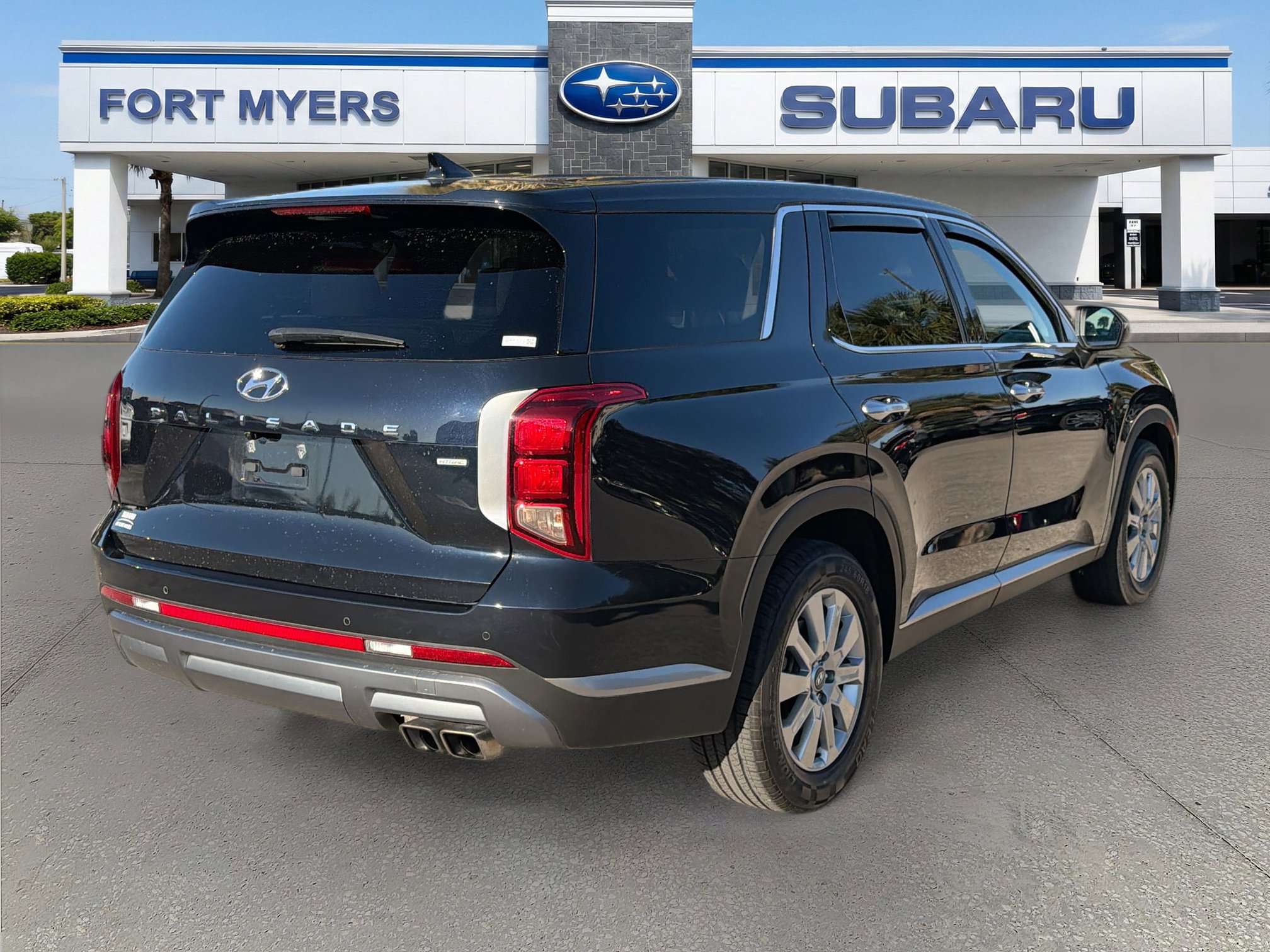 Used 2023 Hyundai Palisade SE image 3