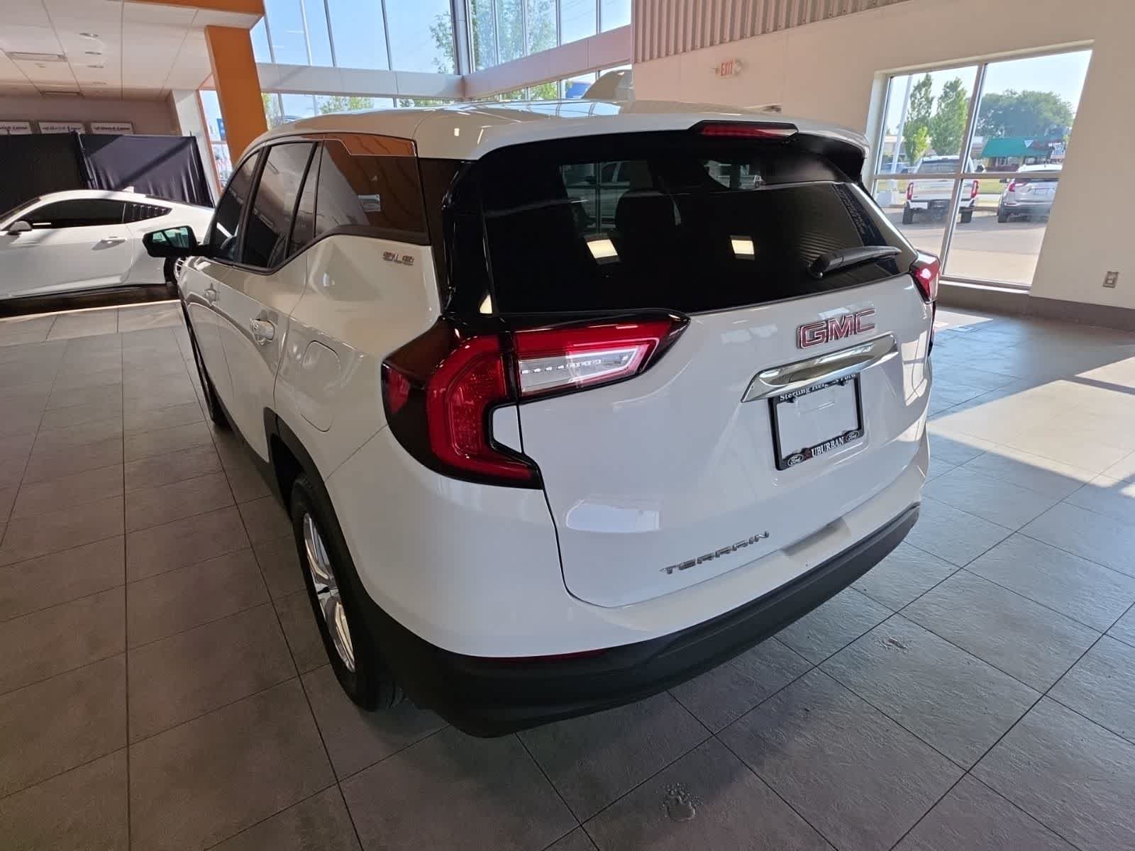 Used 2022 GMC Terrain SLE FWD image 13