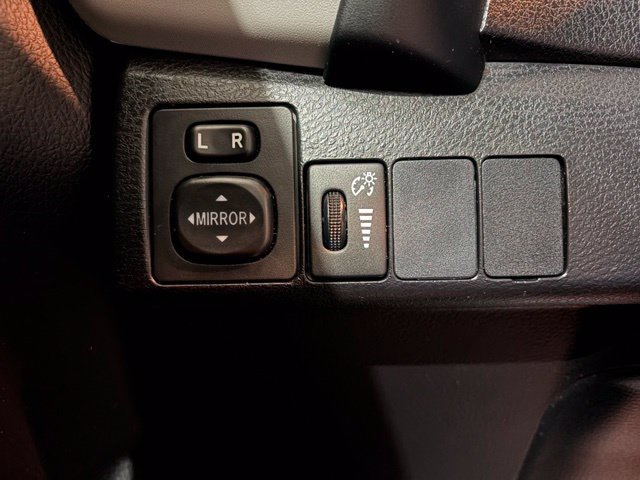 Used 2018 Toyota Corolla LE FWD image 18
