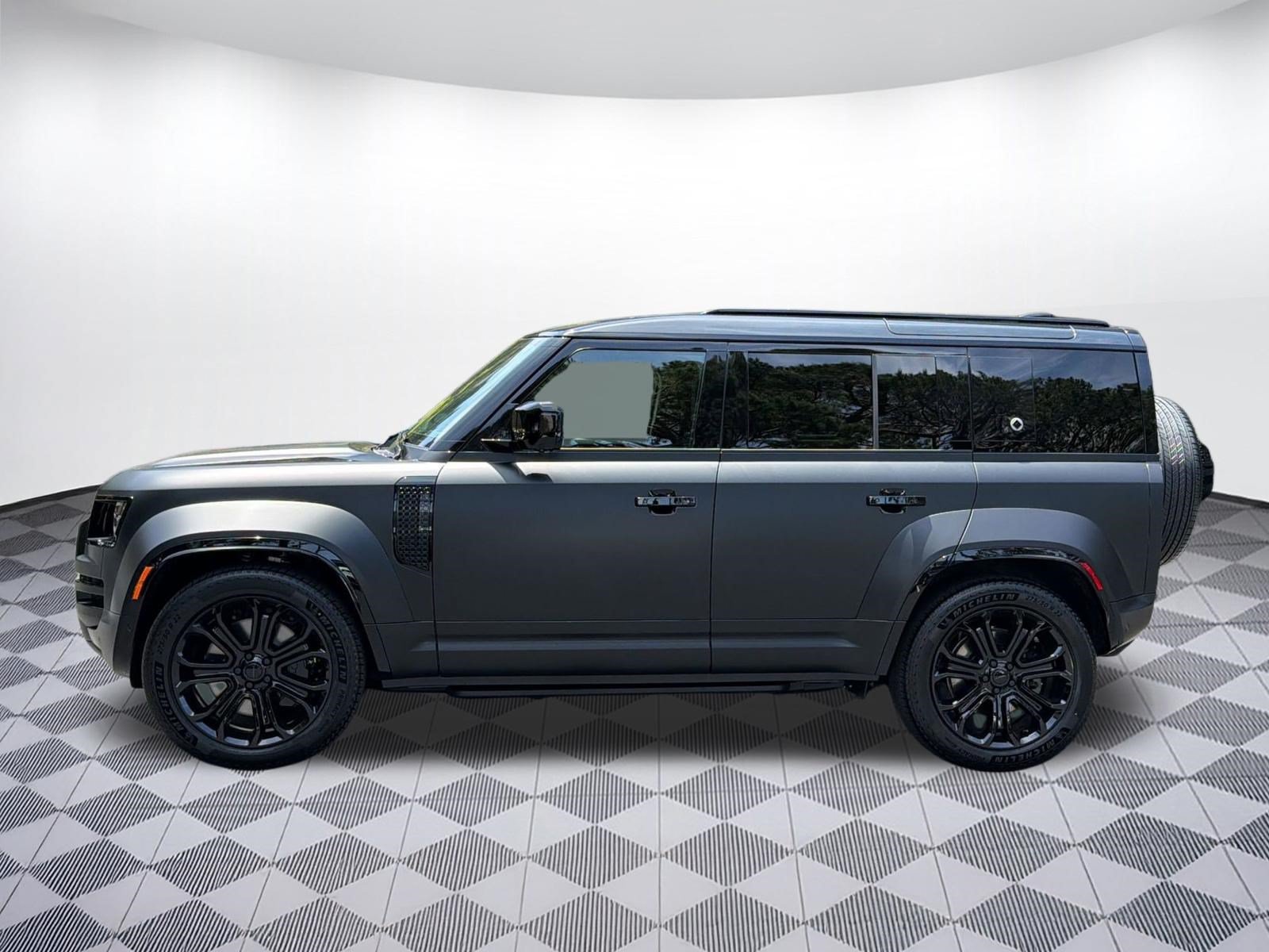 New 2026 Land Rover Defender 110 OCTA AWD/4WD image 2