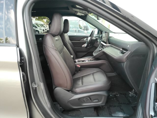 Used 2025 Ford Explorer Platinum w/ LUX Leather Package AWD/4WD image 23