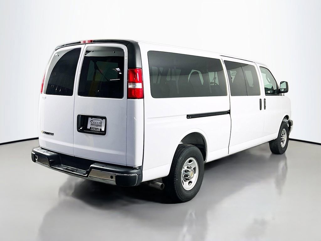 Used 2025 Chevrolet Express 3500 LT w/ LT Preferred Equipment Group RWD image 5