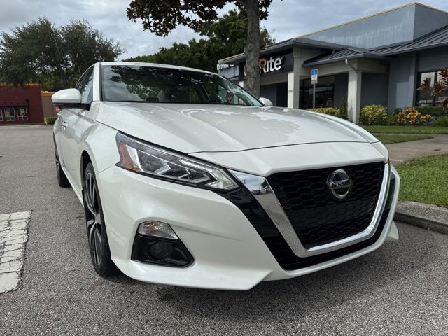 Used 2022 Nissan Altima 2.5 Platinum image 2