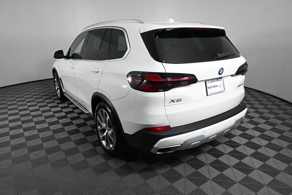 Used 2025 BMW X5 xDrive50e AWD/4WD image 25