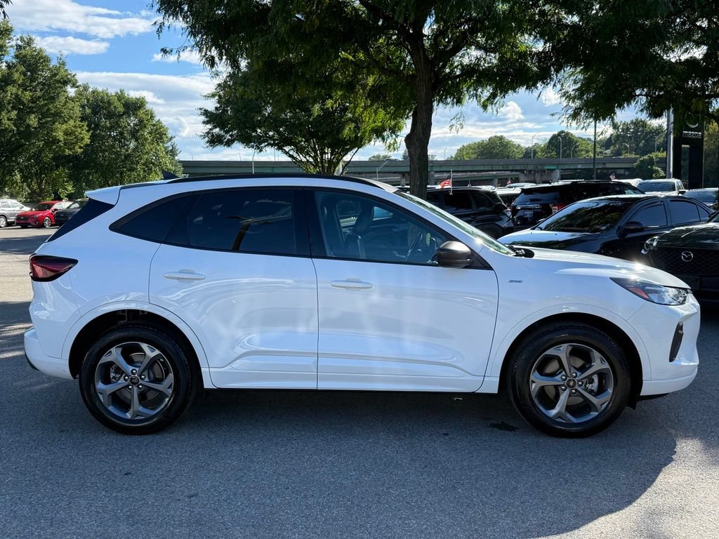 Used 2023 Ford Escape ST-Line w/ Tech Pack #1 AWD/4WD image 11