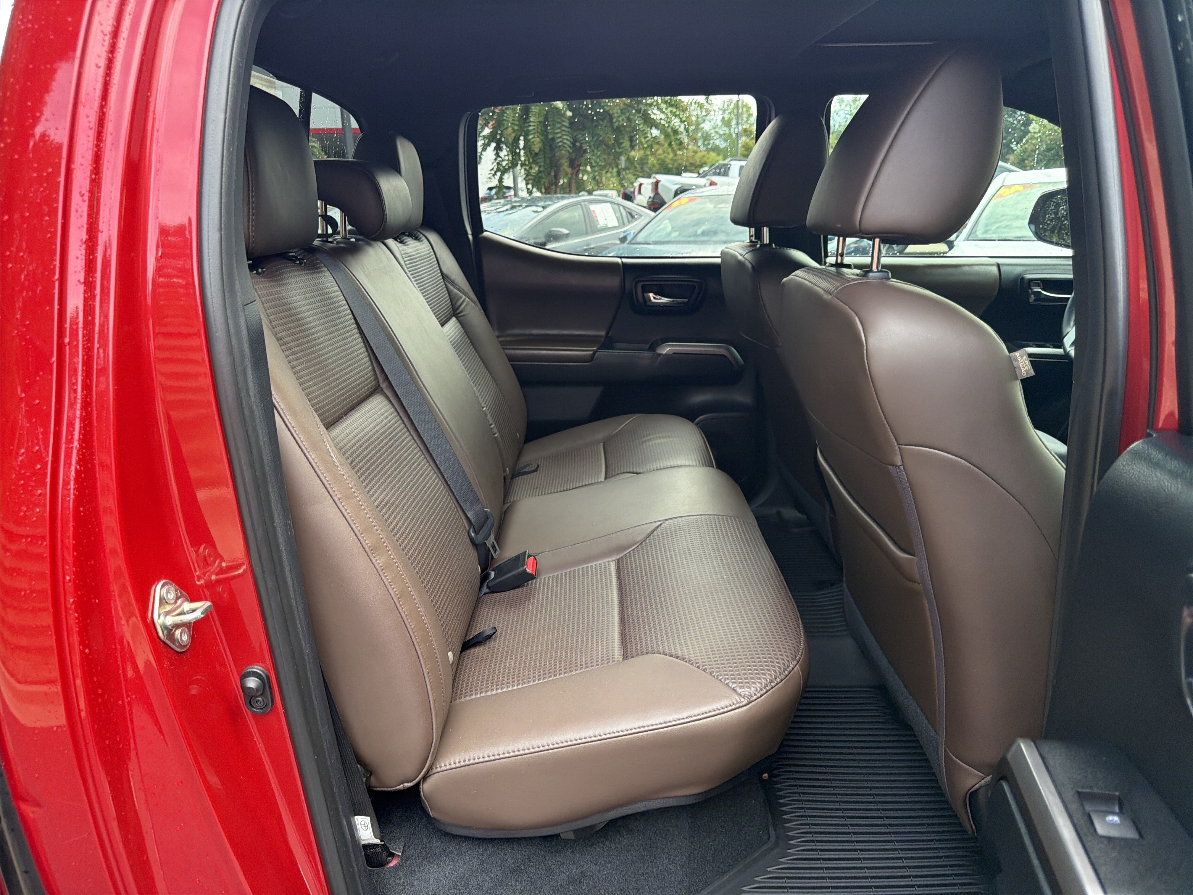 Used 2016 Toyota Tacoma Limited w/ Towing Package RWD image 15
