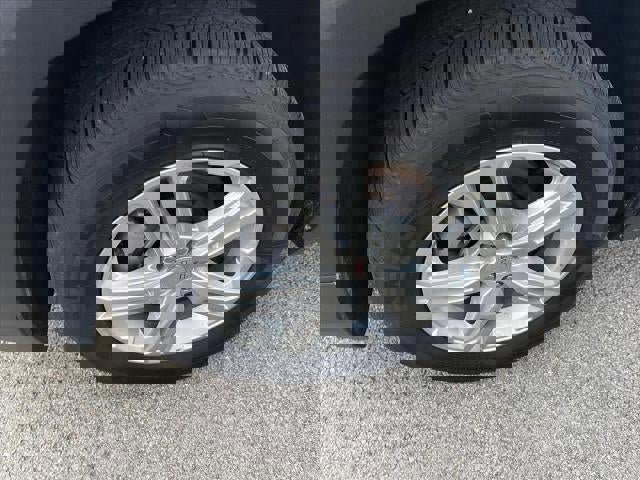 Used 2024 GMC Terrain SLE image 6