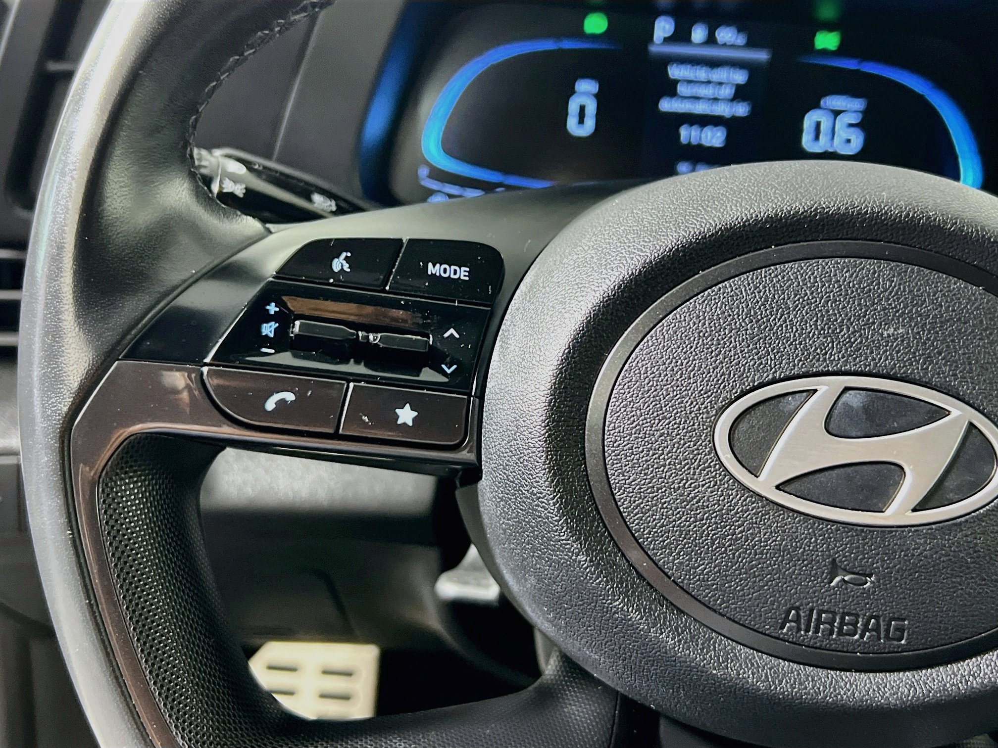 Used 2025 Hyundai Elantra Sport FWD image 17