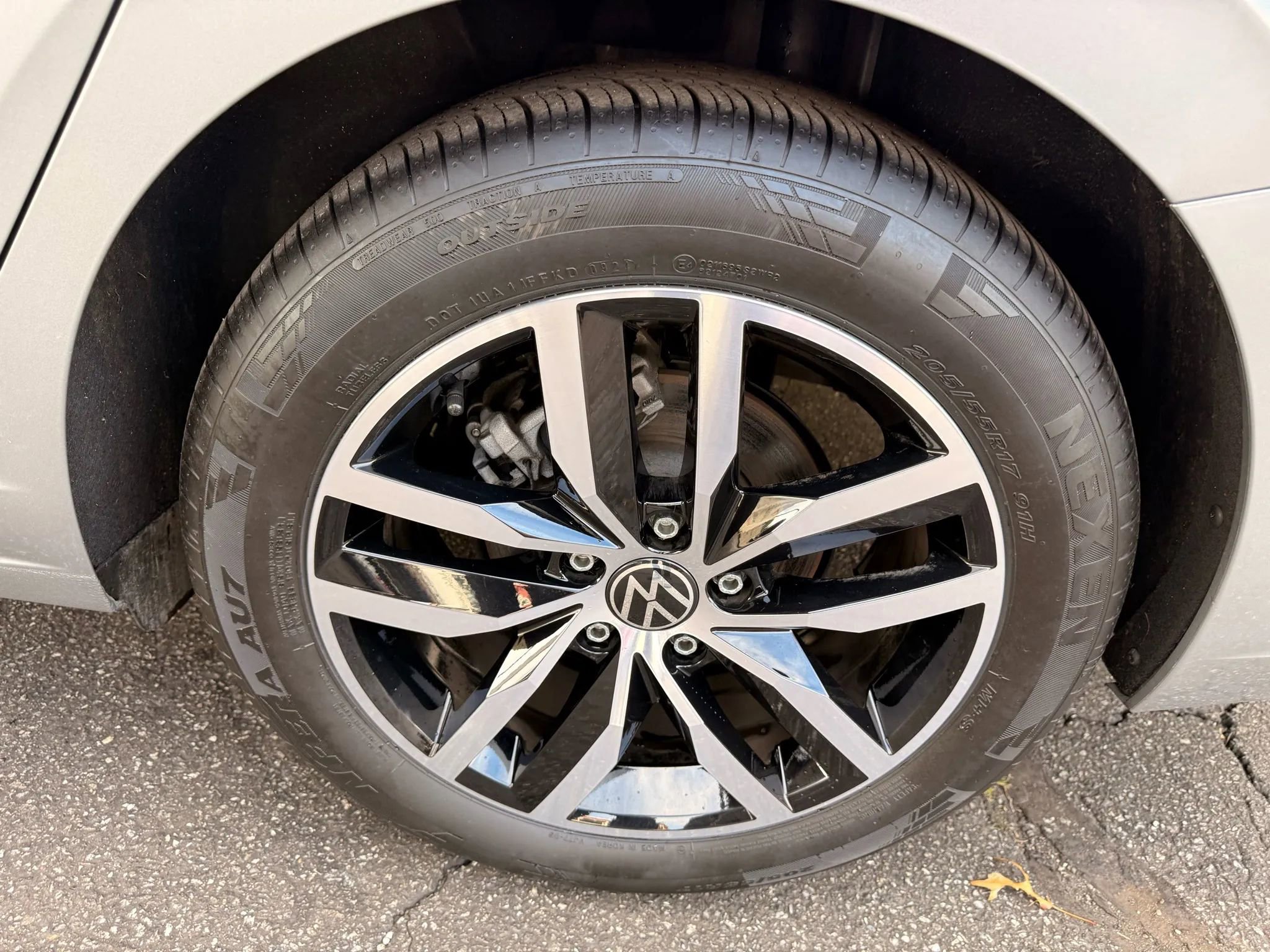 Used 2025 Volkswagen Jetta SE image 93