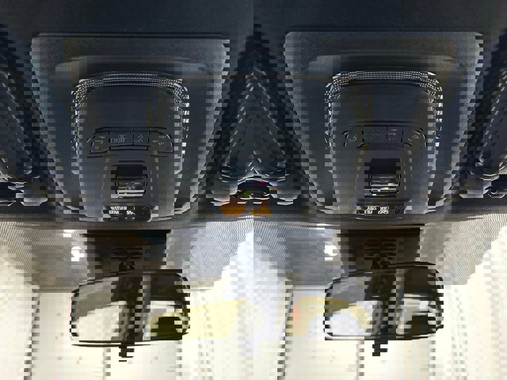 Used 2025 Toyota Corolla SE image 41