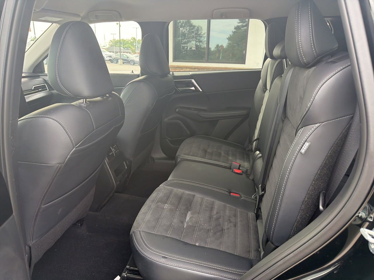 Used 2024 Mitsubishi Outlander SE AWD/4WD image 5
