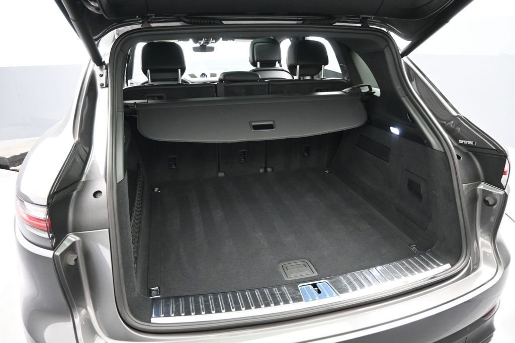 Used 2023 Porsche Cayenne AWD/4WD image 32