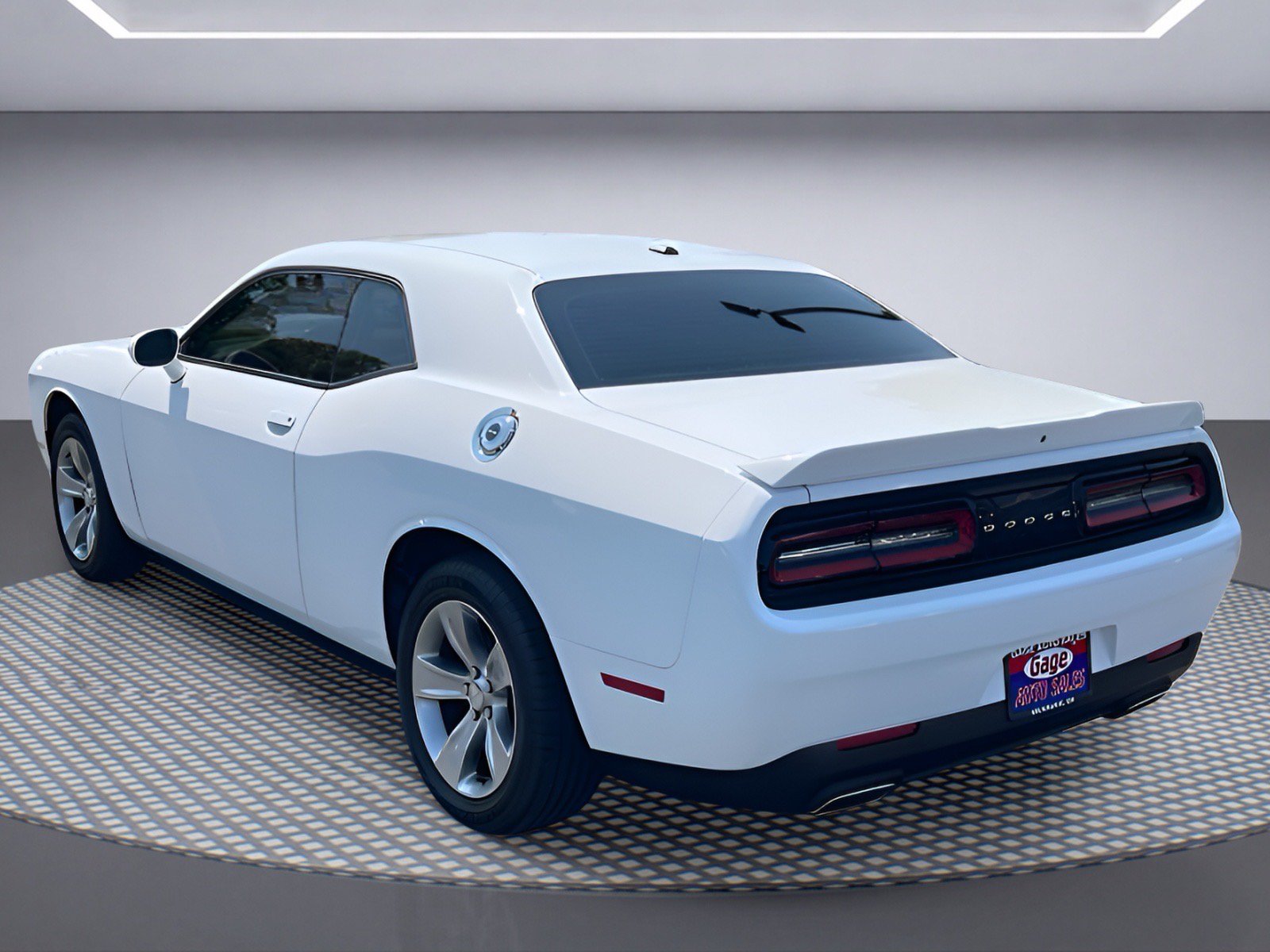 Used 2021 Dodge Challenger SXT RWD image 4