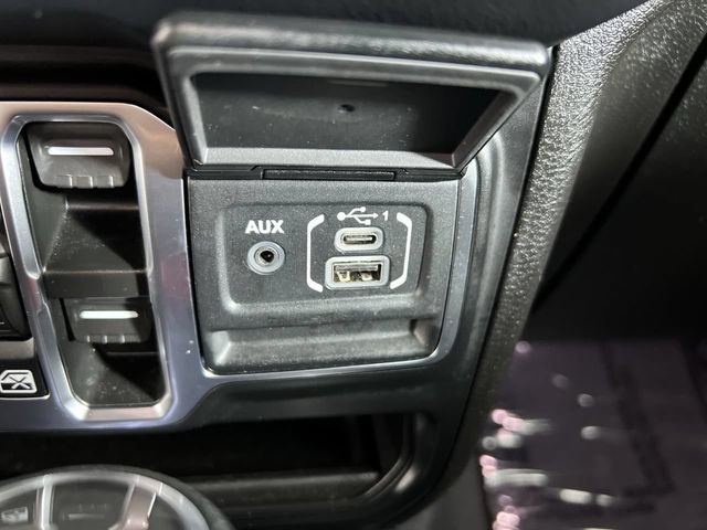 Used 2025 Jeep Wrangler Unlimited Sahara w/ Safety Group AWD/4WD image 34