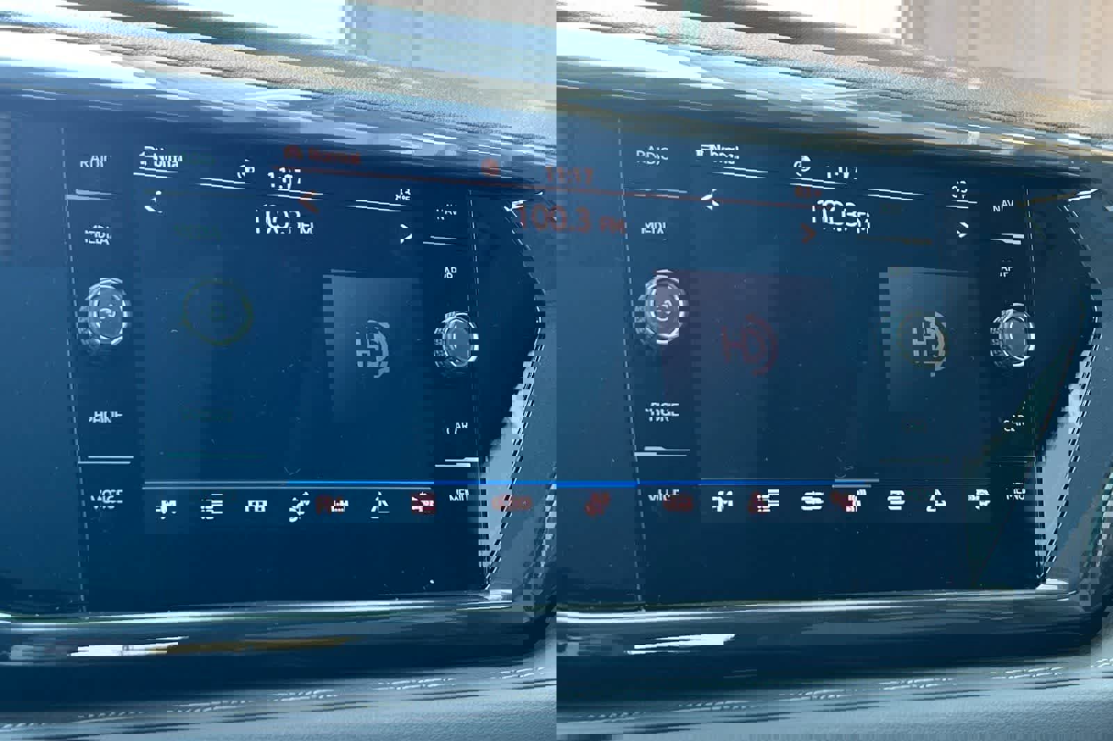 Used 2023 Volkswagen Taos SEL image 20