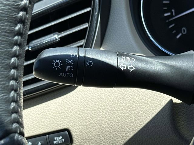 Used 2017 Nissan Rogue SL w/ SL Premium Package image 29