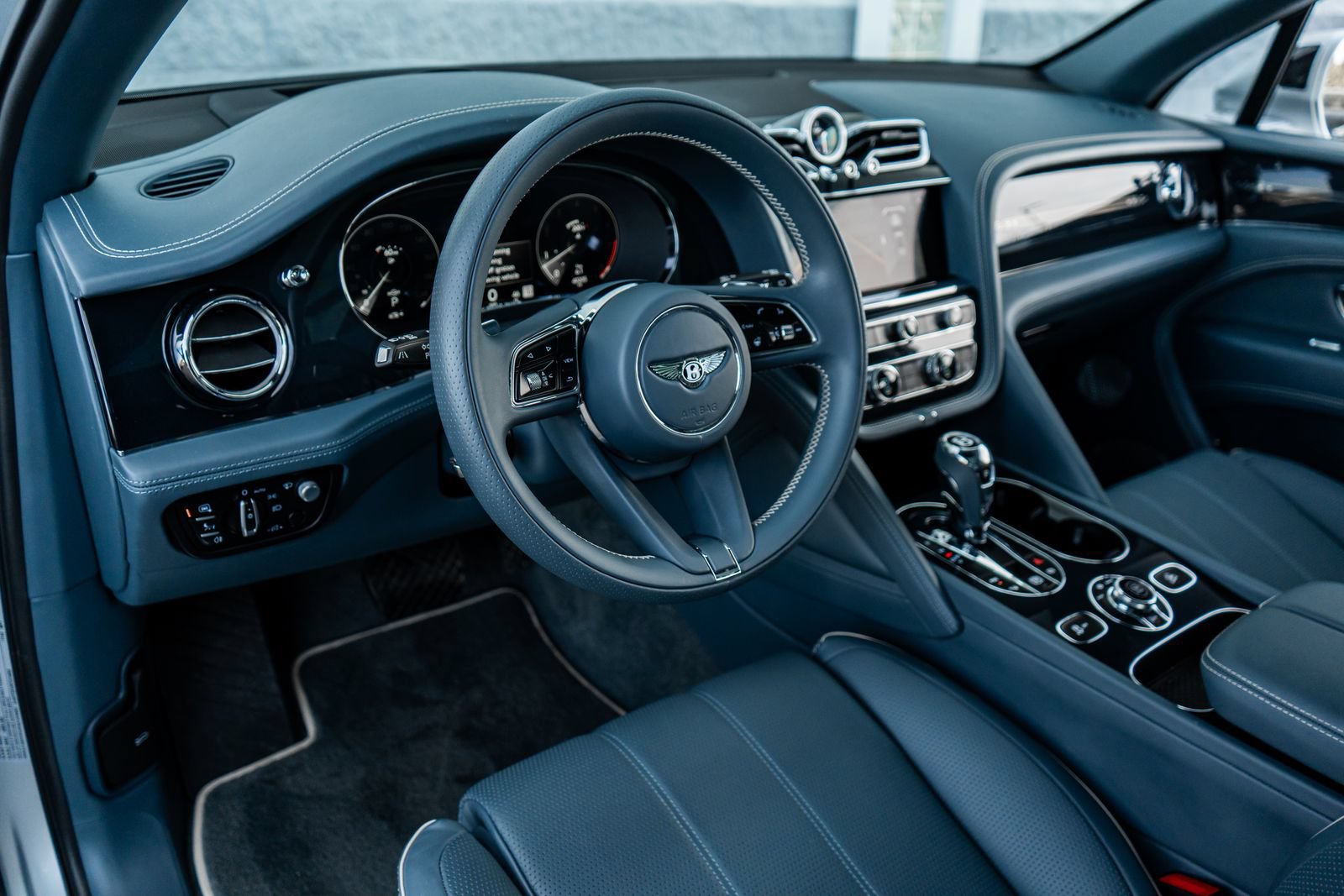 Certified 2023 Bentley Bentayga Extended Wheelbase AWD/4WD image 30