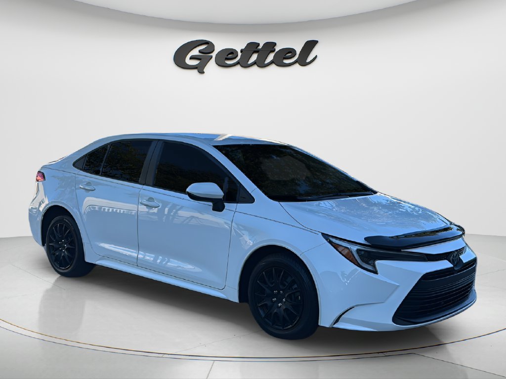 Used 2023 Toyota Corolla LE FWD image 3