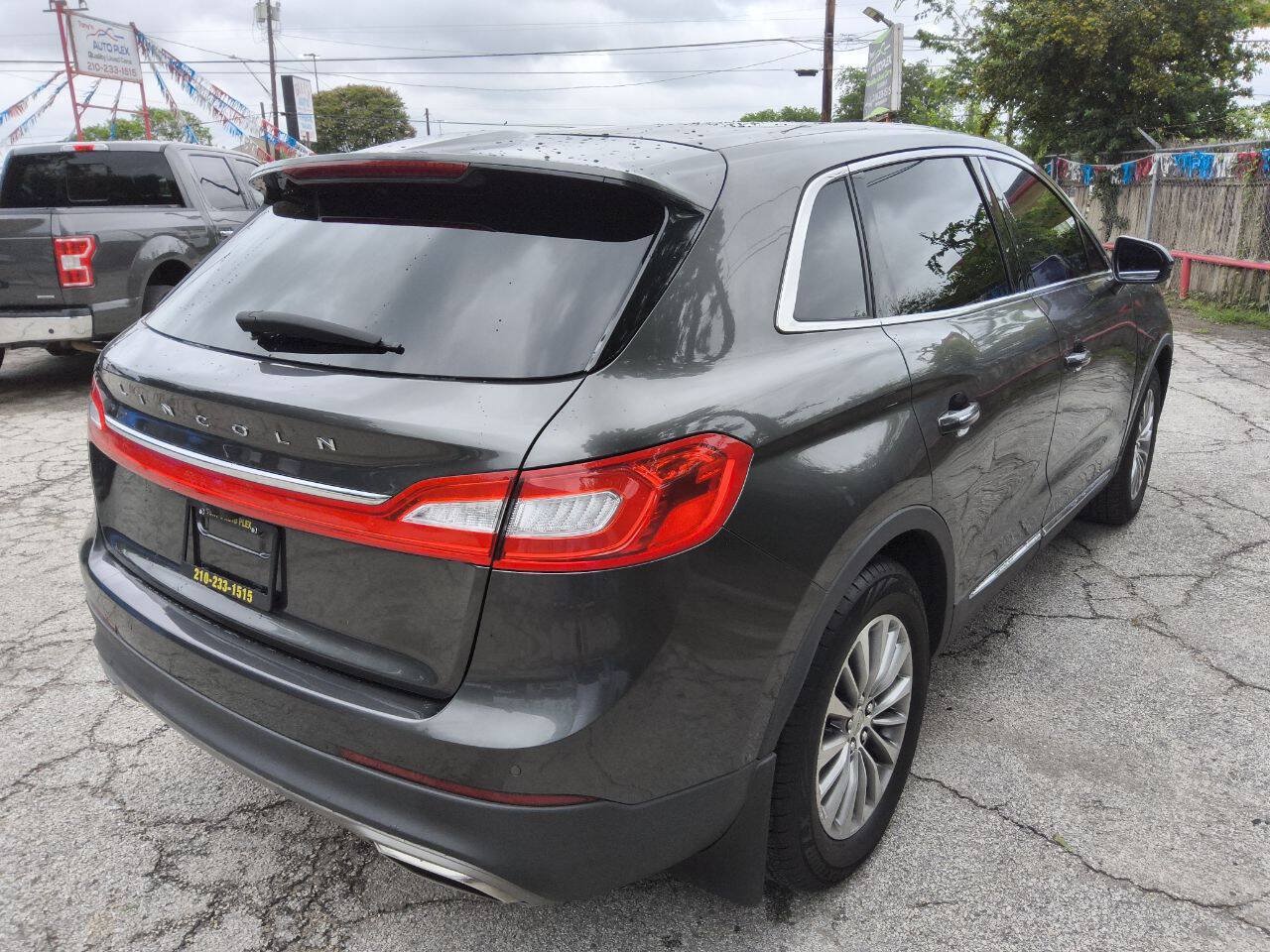 Used 2017 Lincoln MKX Select w/ Select Plus Package FWD image 4