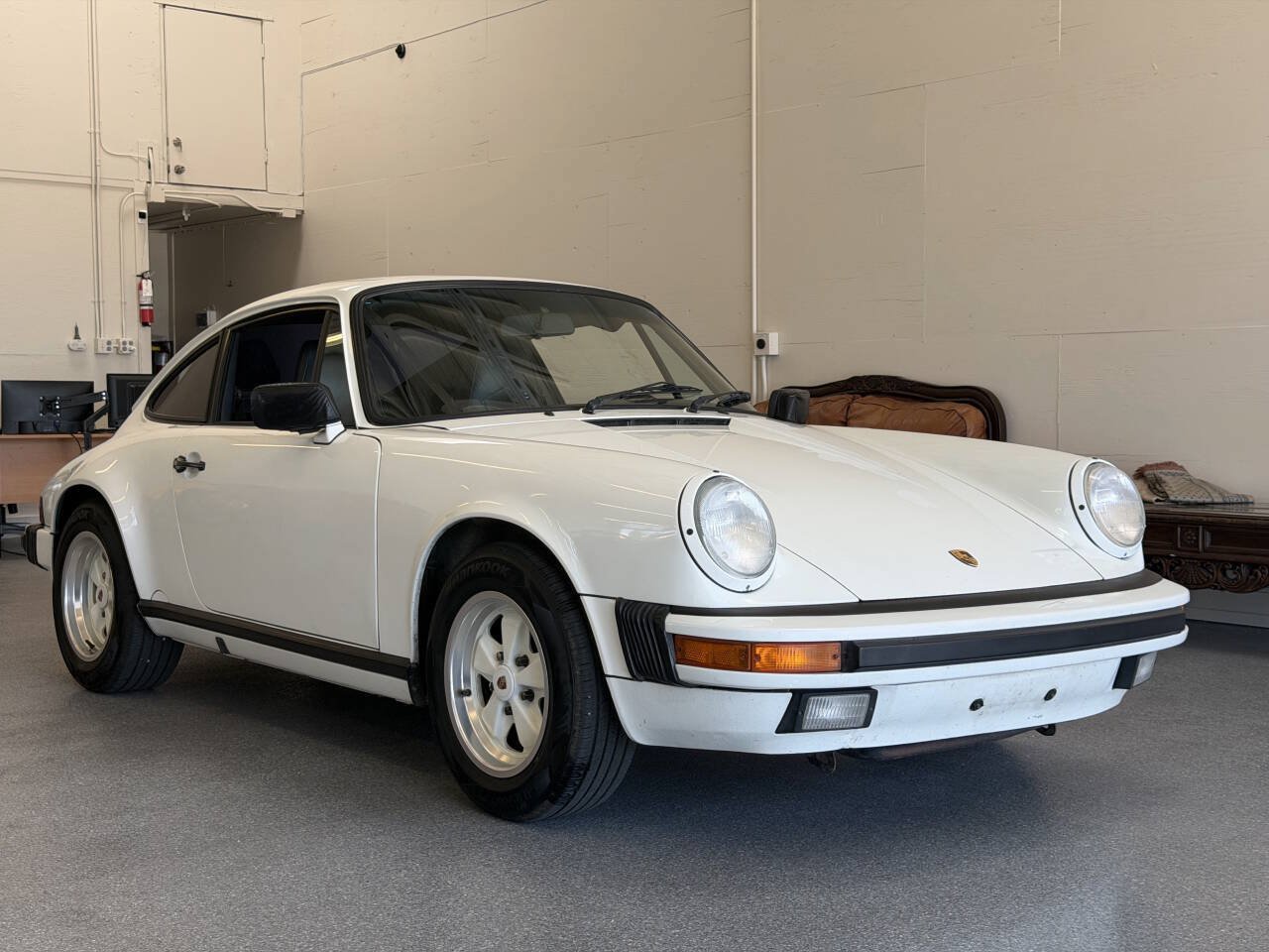 Used 1988 Porsche 911 Carrera RWD image 6
