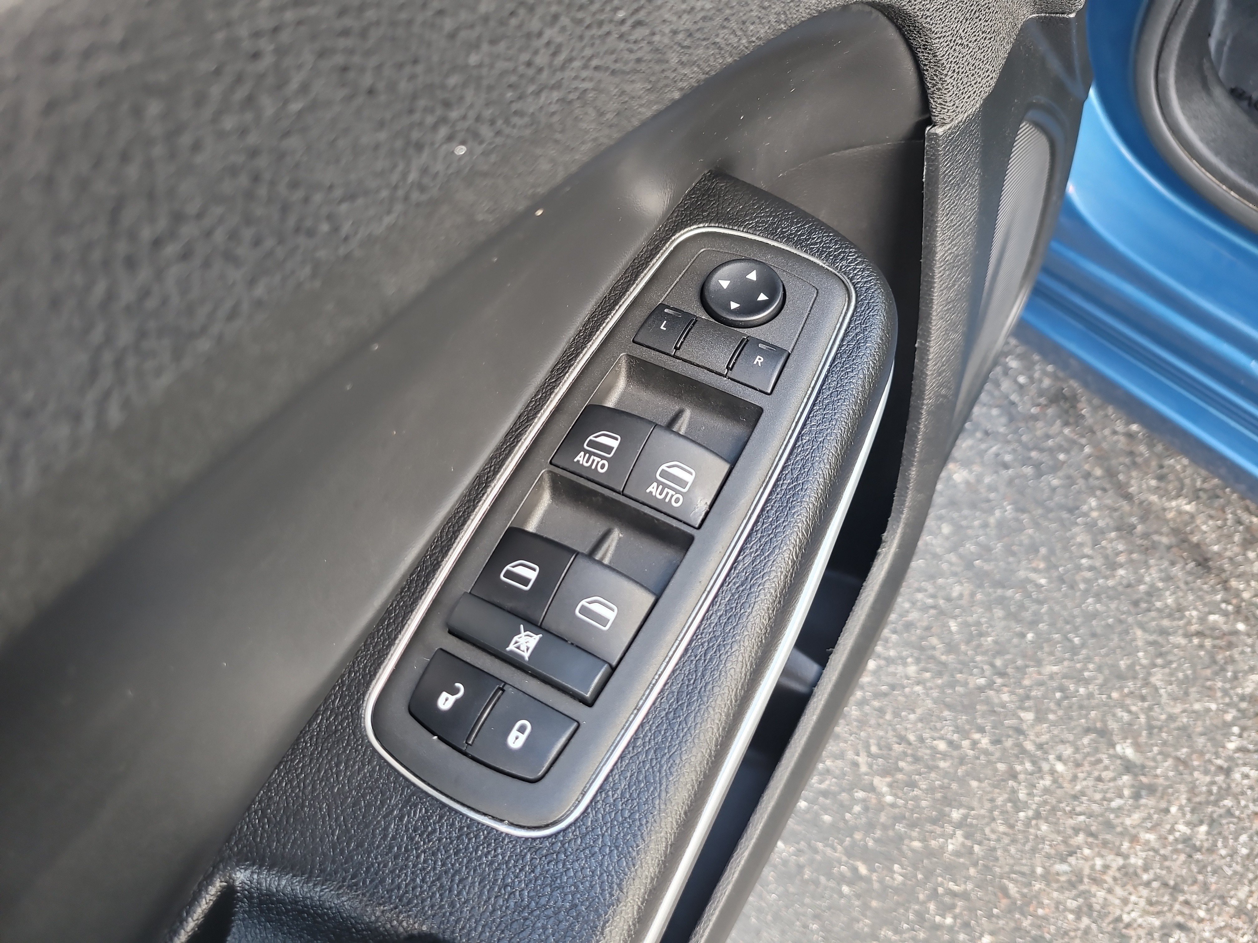 Used 2022 Chrysler 300 Touring w/ Sport Appearance Package AWD/4WD image 16