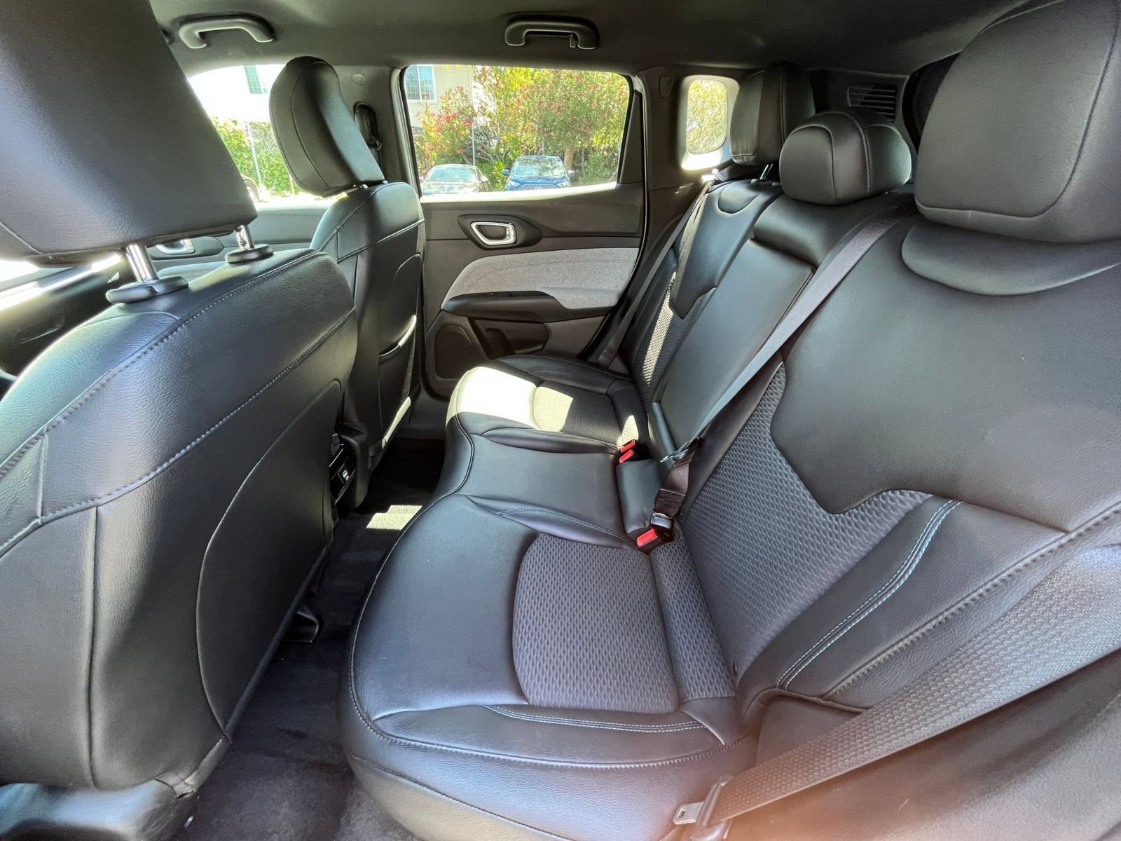 Used 2025 Jeep Compass Latitude AWD/4WD image 25