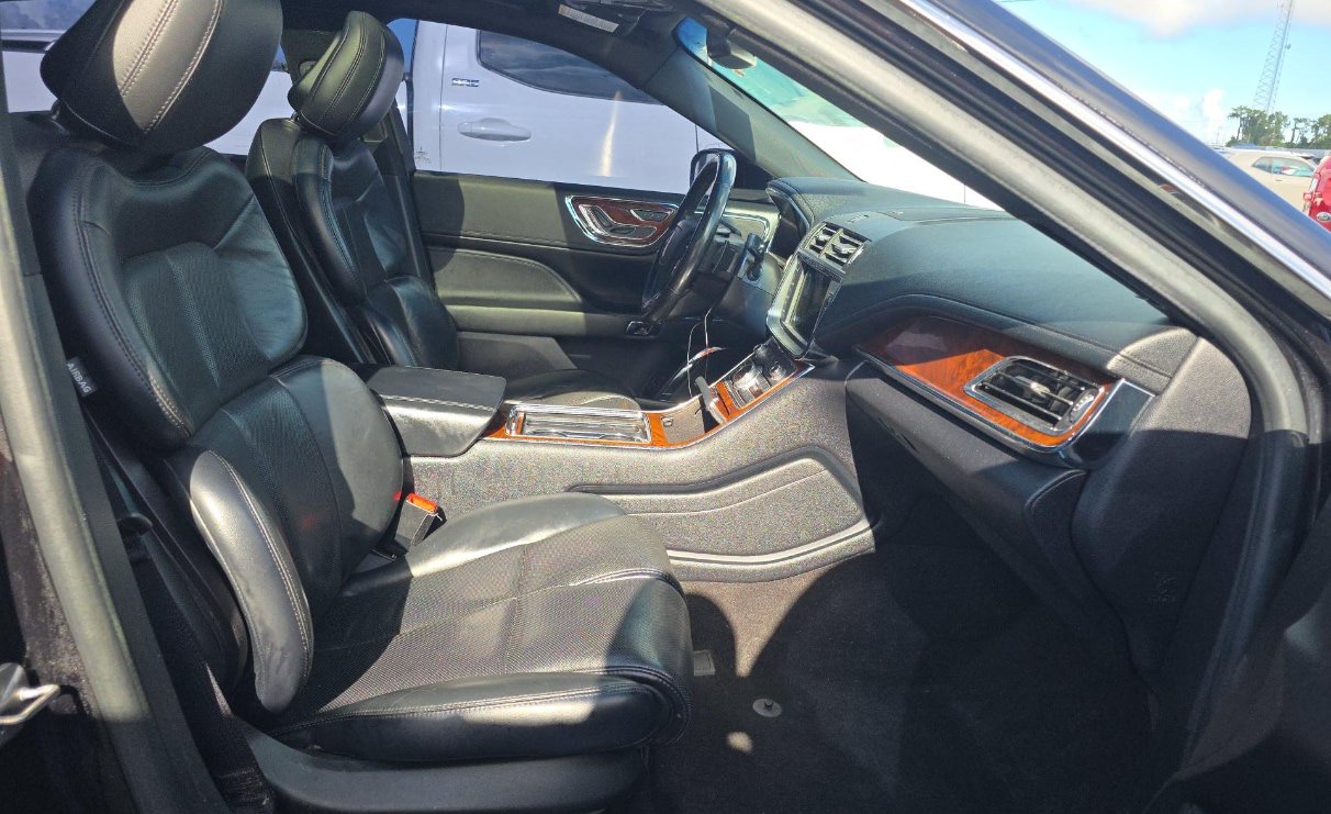Used 2019 Lincoln Continental Select FWD image 14