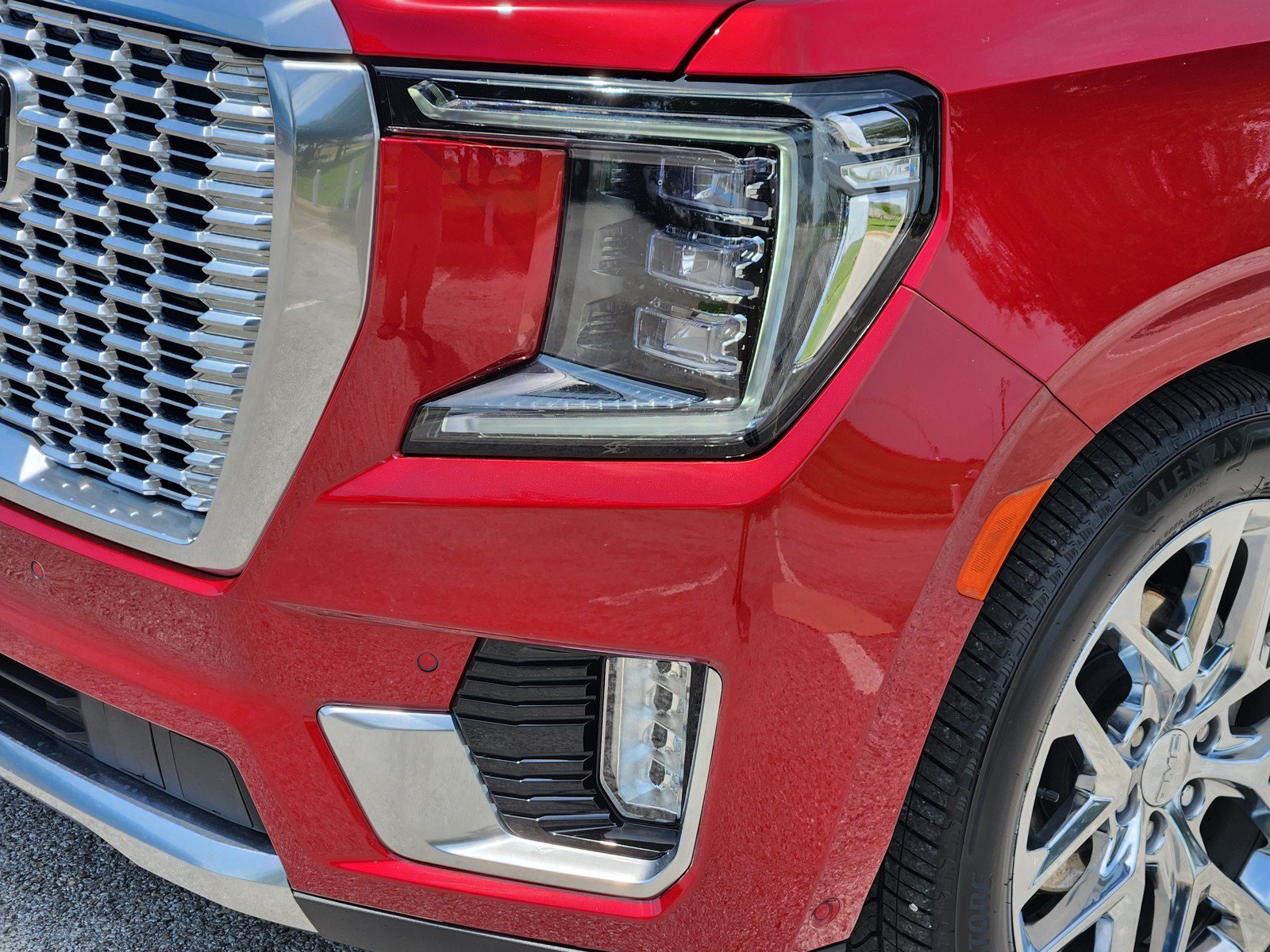 Used 2024 GMC Yukon Denali w/ Advanced Technology Package AWD/4WD image 28
