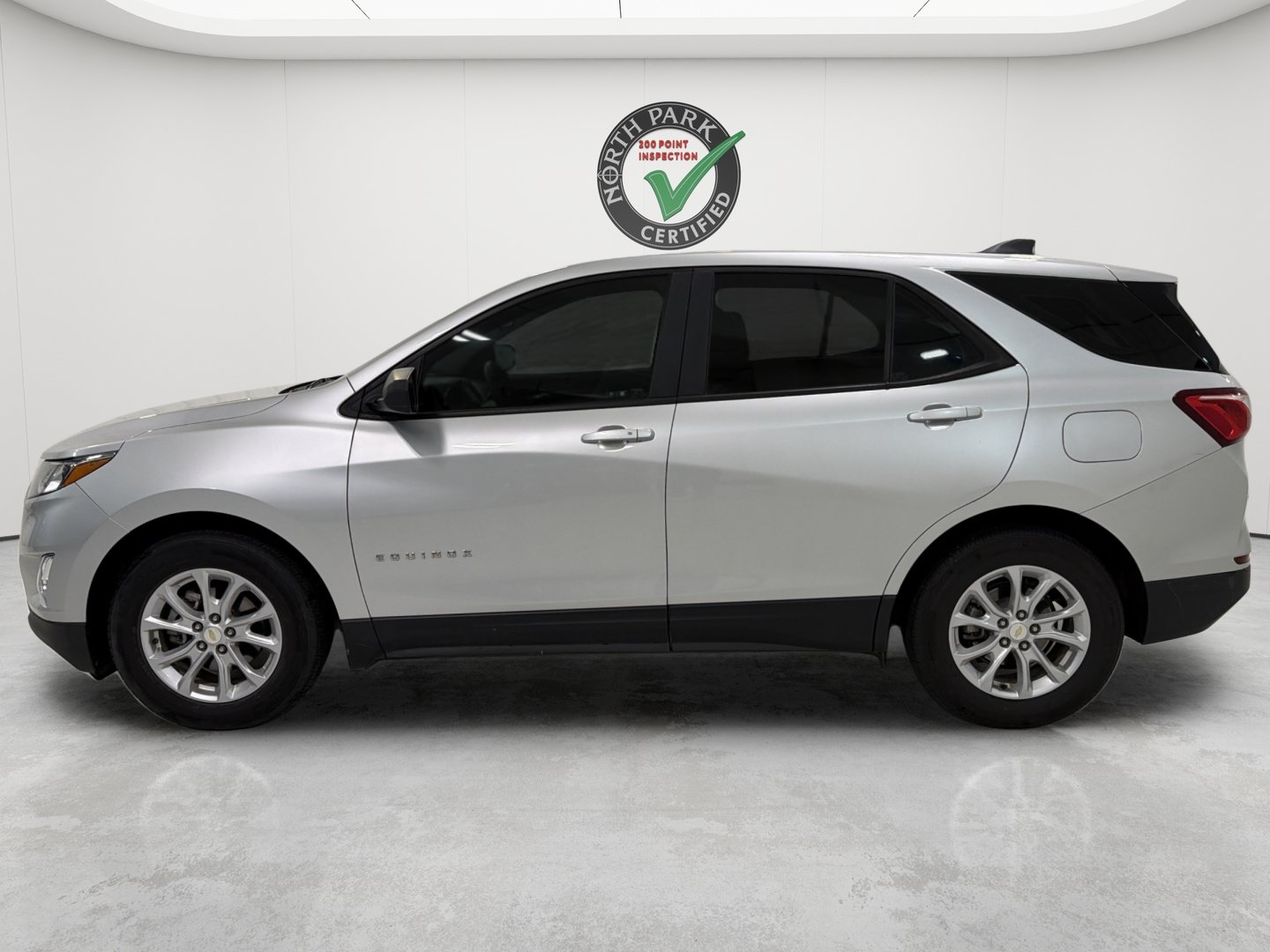 Used 2021 Chevrolet Equinox LS FWD image 2