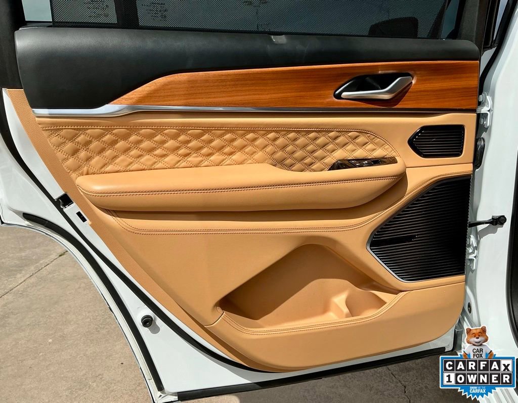 Used 2024 Jeep Grand Cherokee L Summit AWD/4WD image 31