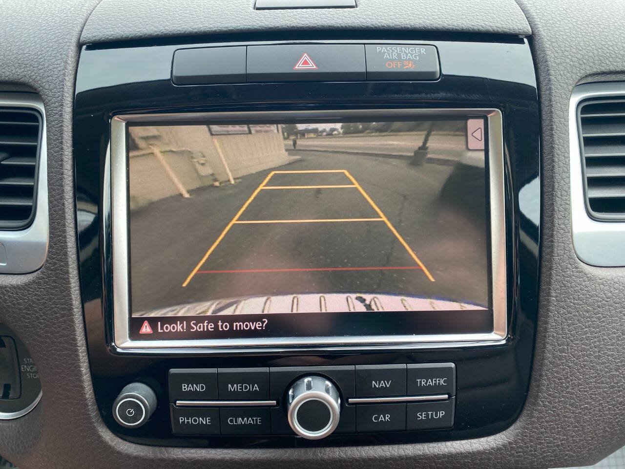 Used 2014 Volkswagen Touareg TDI AWD/4WD image 16