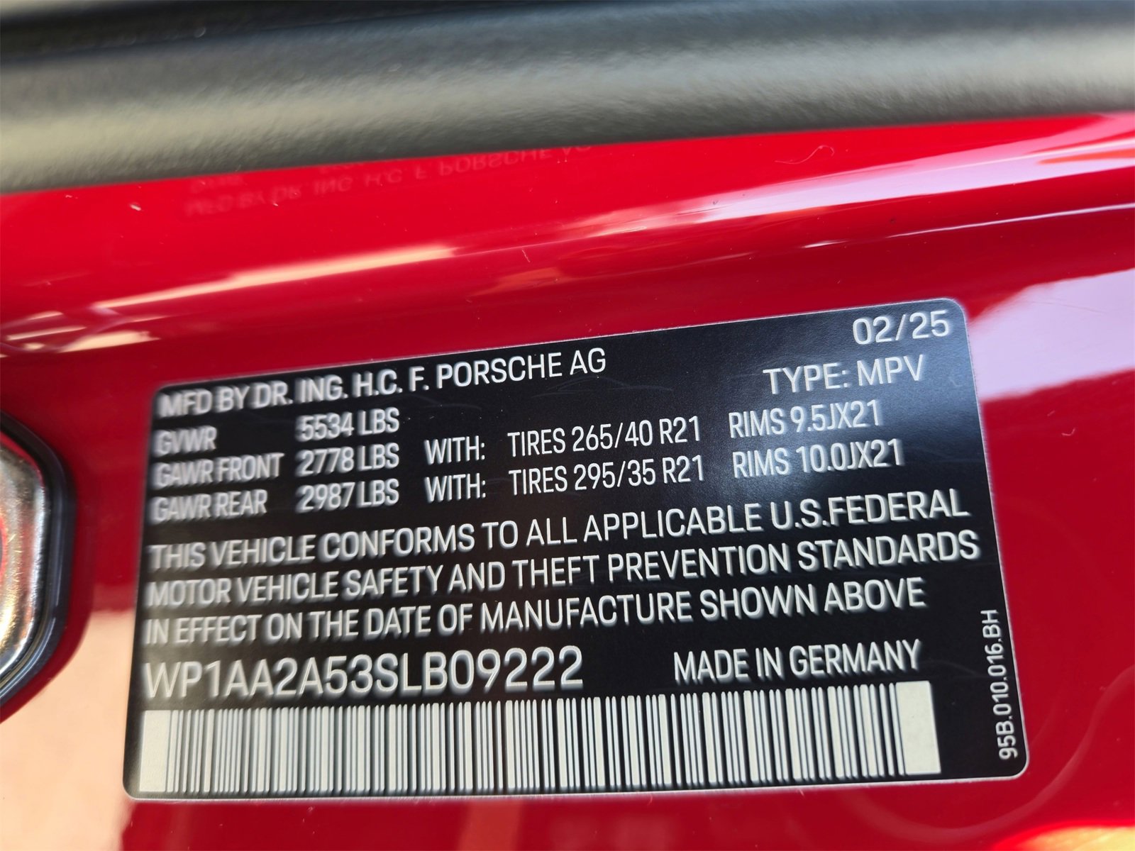 Certified 2025 Porsche Macan image 31