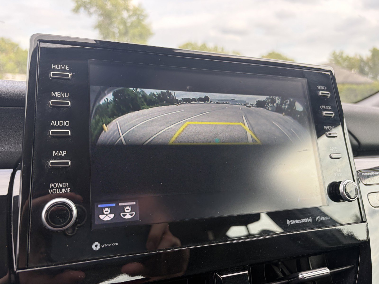 Used 2022 Toyota Camry XLE FWD image 18