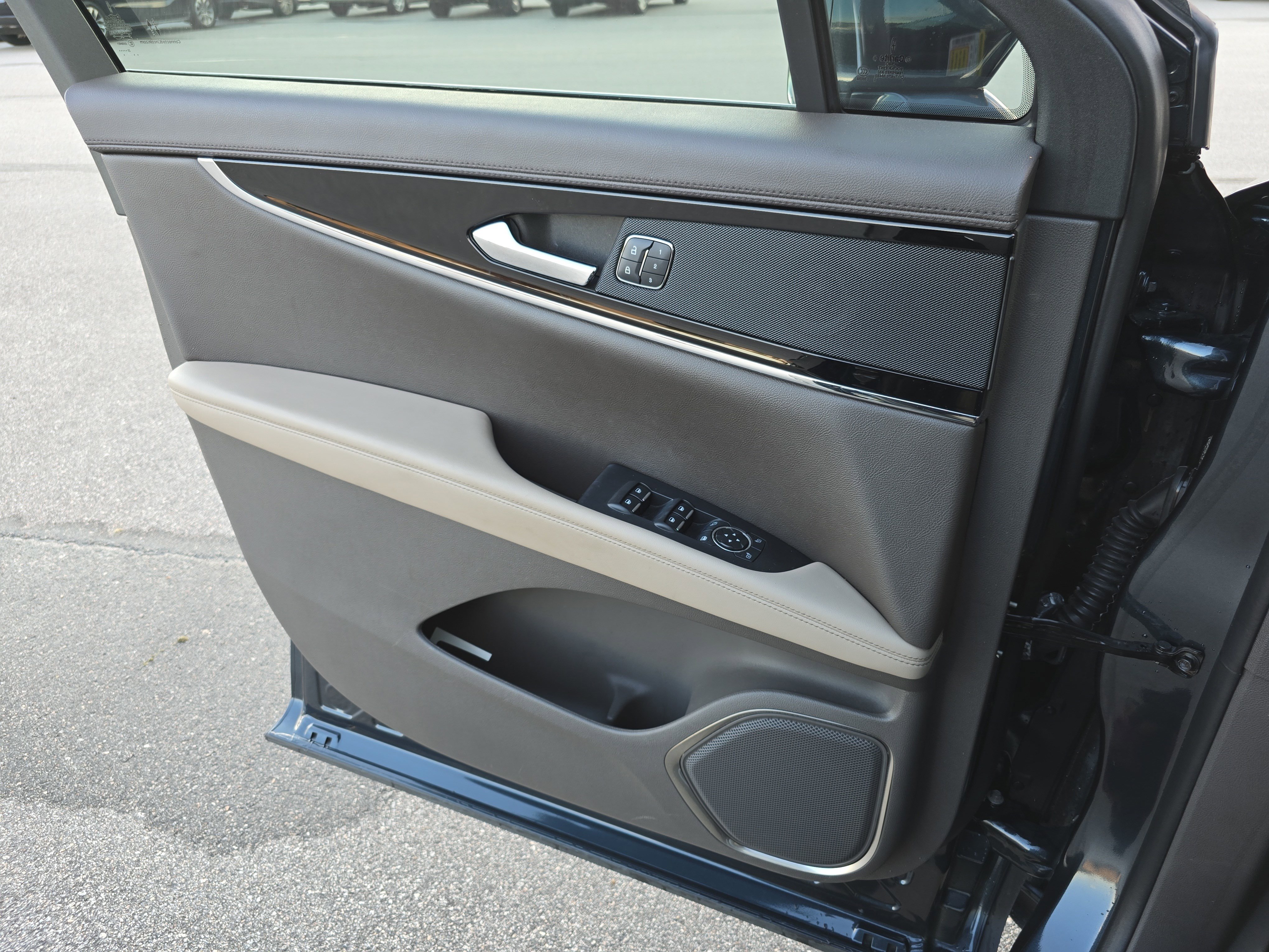 Used 2023 Lincoln Nautilus Reserve w/ Cargo Utility Package image 26