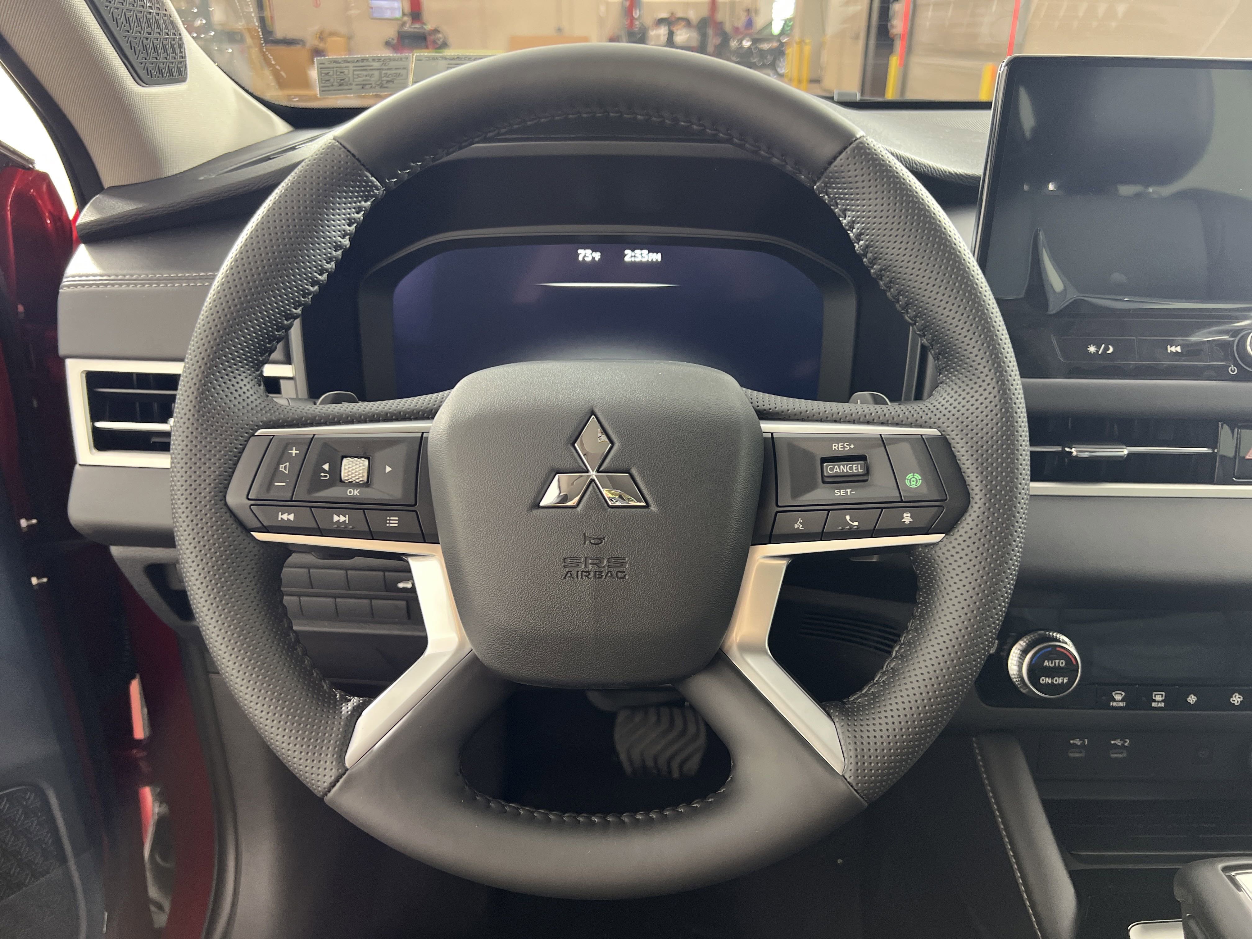 New 2025 Mitsubishi Outlander SE image 17
