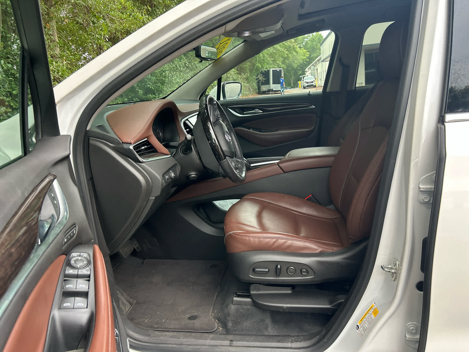 Used 2021 Buick Enclave Avenir w/ Avenir Technology Package AWD/4WD image 8