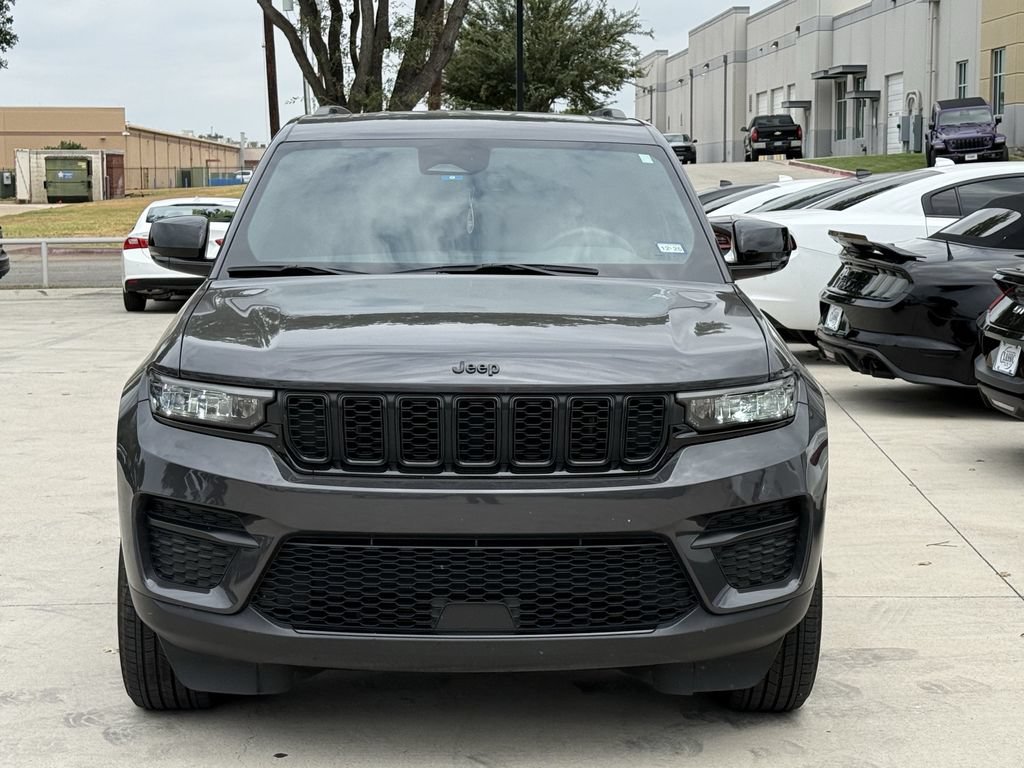 Used 2023 Jeep Grand Cherokee Altitude AWD/4WD image 7