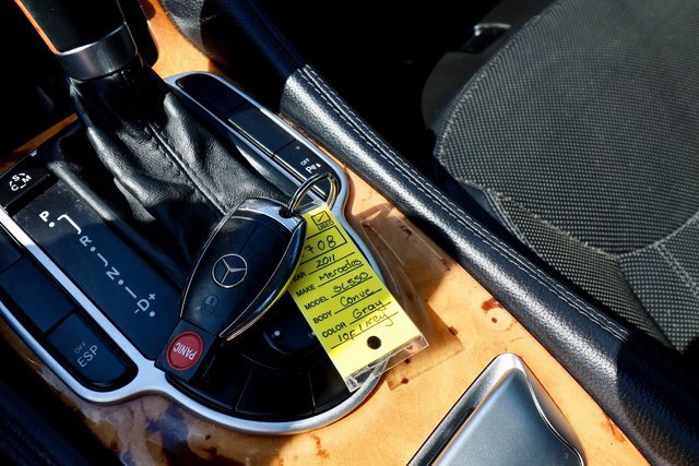 Used 2011 Mercedes-Benz SL 550 image 9