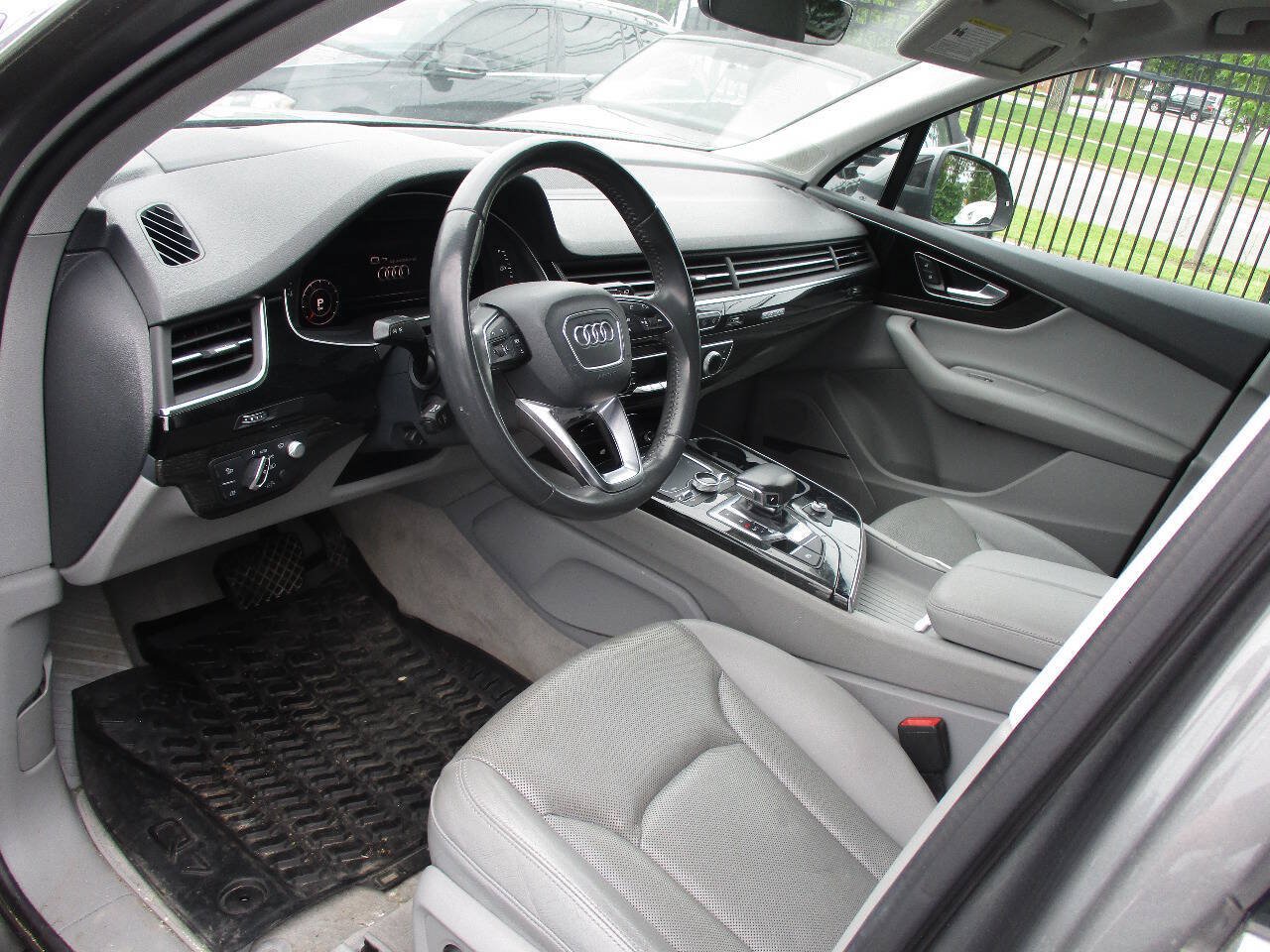 Used 2017 Audi Q7 3.0T Prestige AWD/4WD image 2