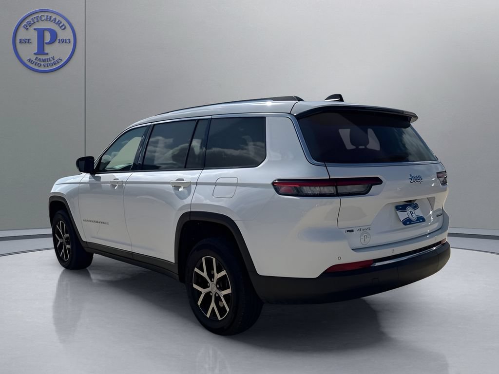Used 2023 Jeep Grand Cherokee L Limited AWD/4WD image 5
