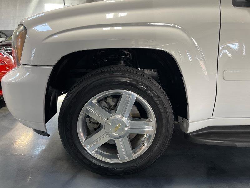 Used 2008 Chevrolet TrailBlazer LT w/ Sun And 6-Disc Cd Package AWD/4WD image 17