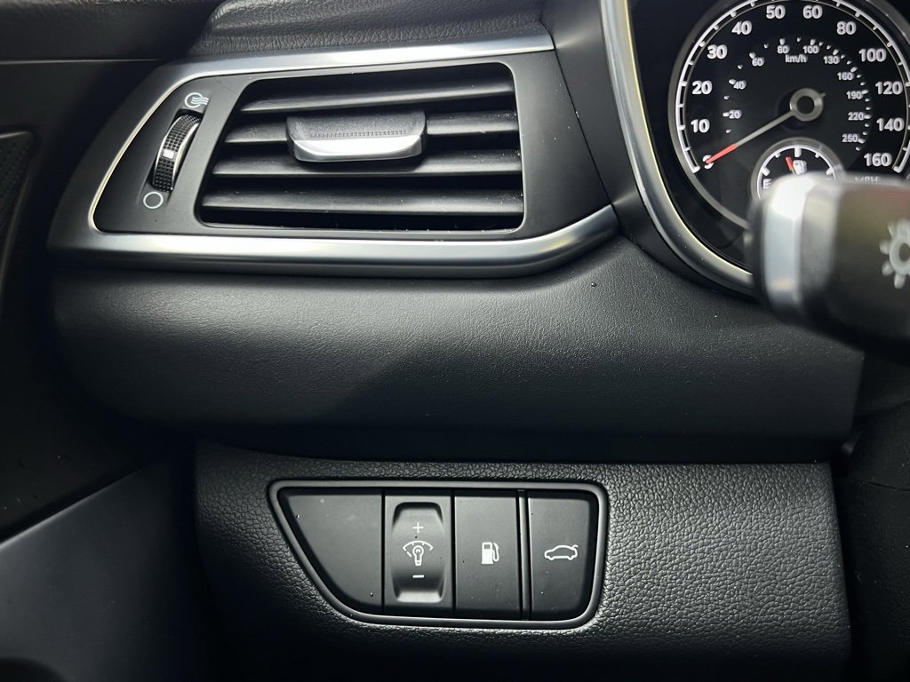 Used 2022 Genesis G70 2.0T image 42