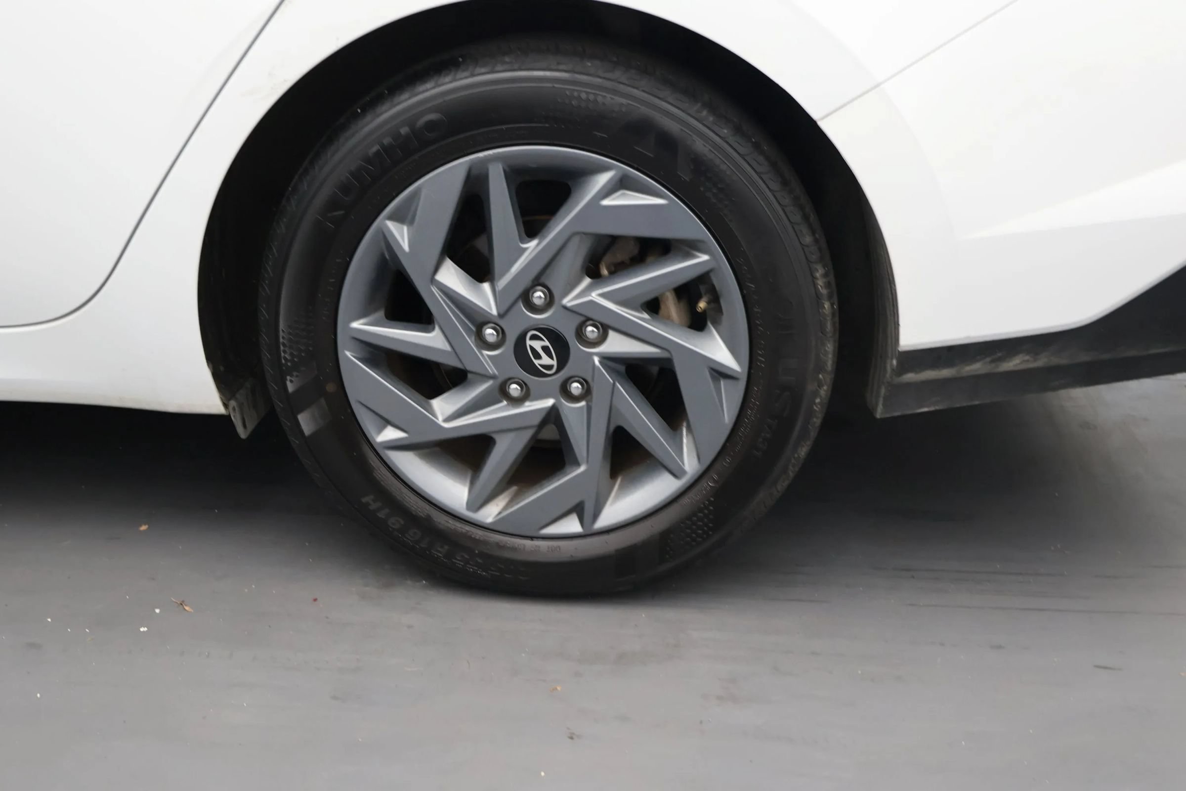 Used 2024 Hyundai Elantra SEL FWD image 31