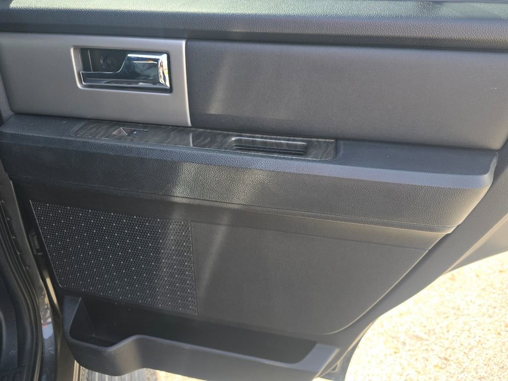 Used 2016 Ford Expedition Limited w/ Equipment Group 301A AWD/4WD image 23