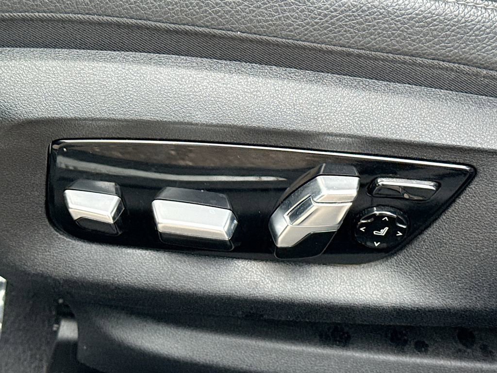 Used 2019 BMW 530i w/ Convenience Package RWD image 25