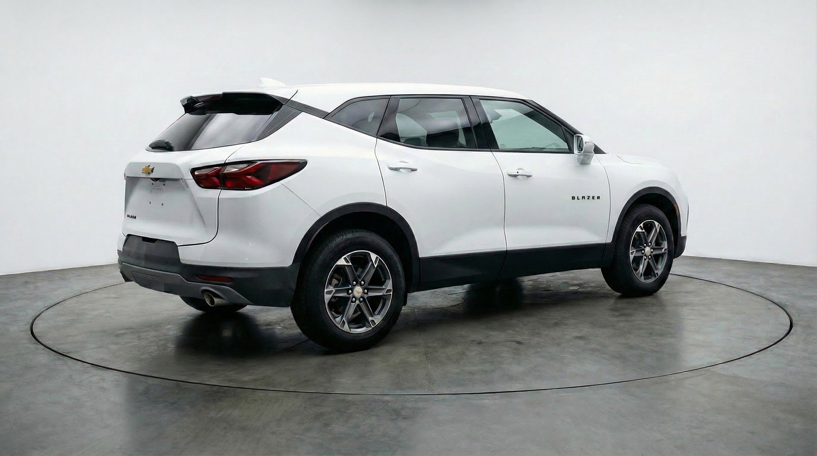 Used 2025 Chevrolet Blazer LT image 9